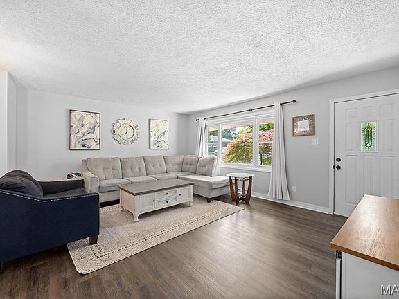 4th image of 2413 W Lake Dr