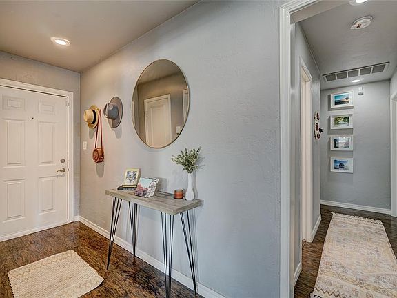 5th image of 2020 Lanesboro Dr