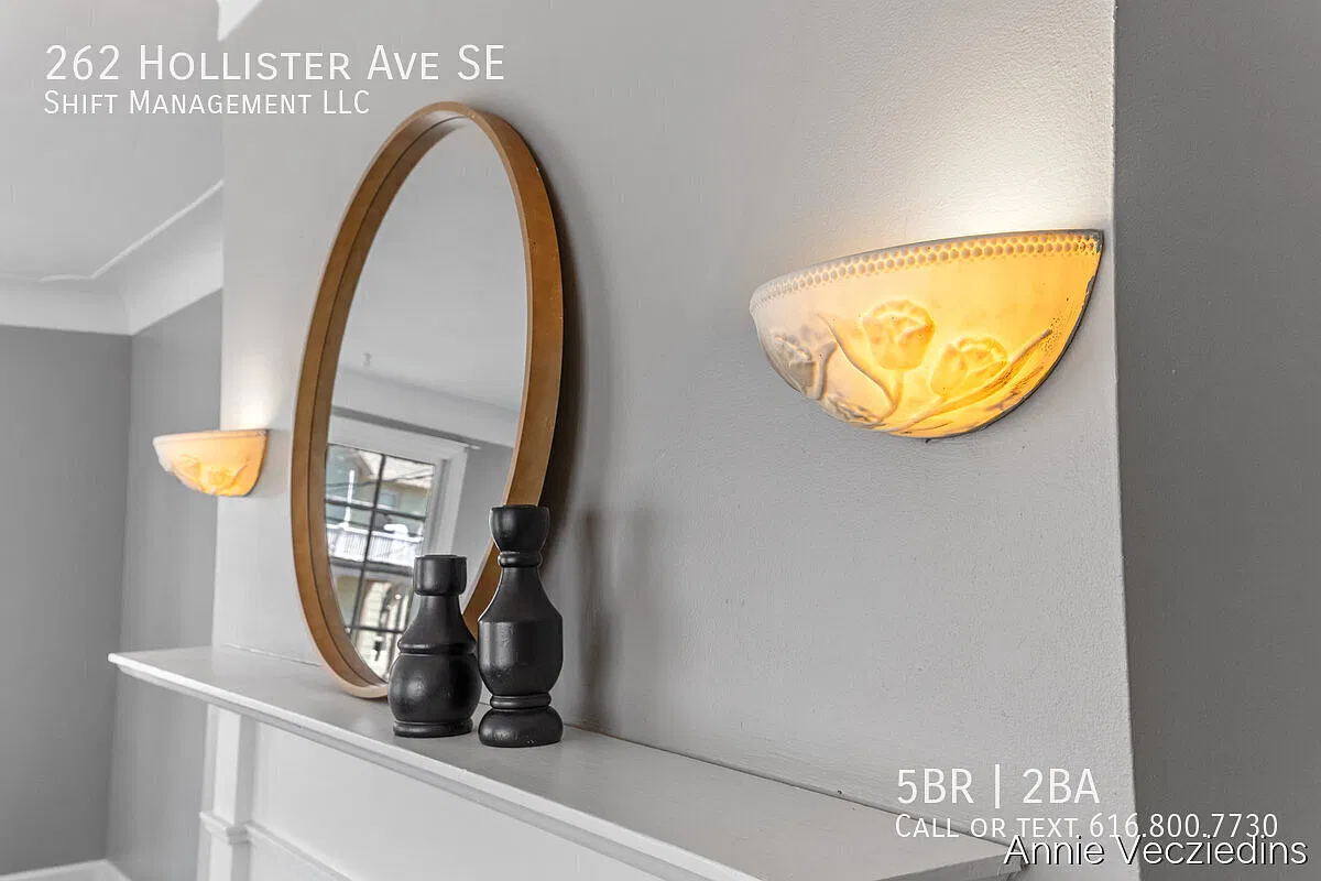 Darling 5 Bedroom With Tons Of Character! — Photo 4