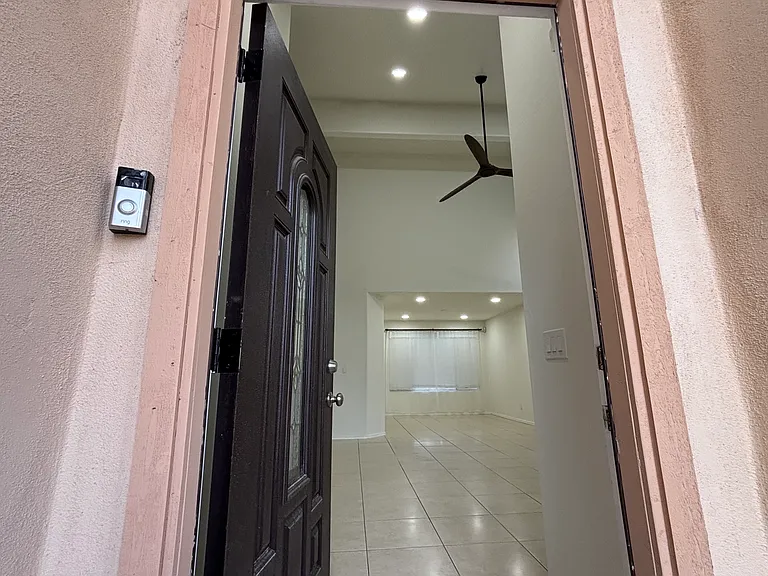 1231 N Tercera Ct — Photo 2