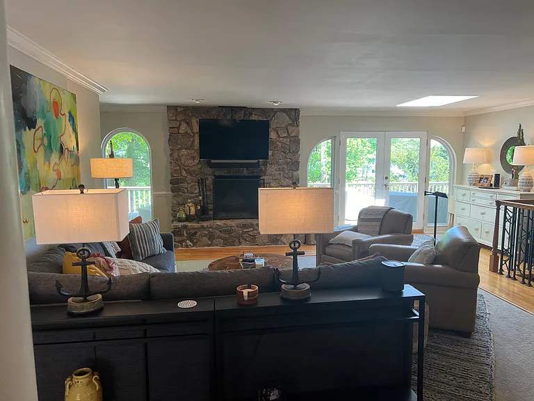 8010 Lakeview Dr — Photo 3