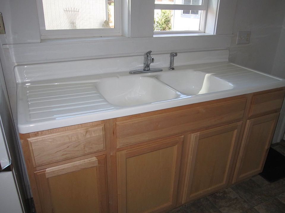 1st image of 425 E Arbecam Ave