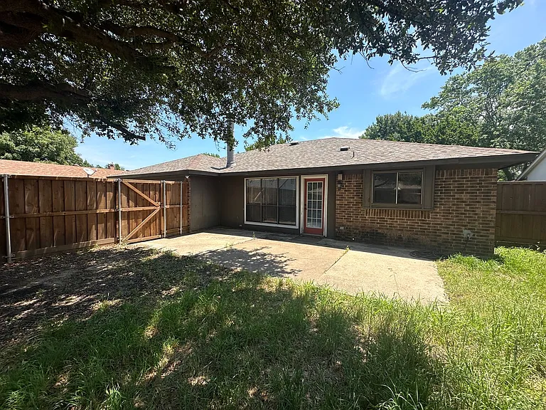 4045 Cavalry Dr — Photo 36