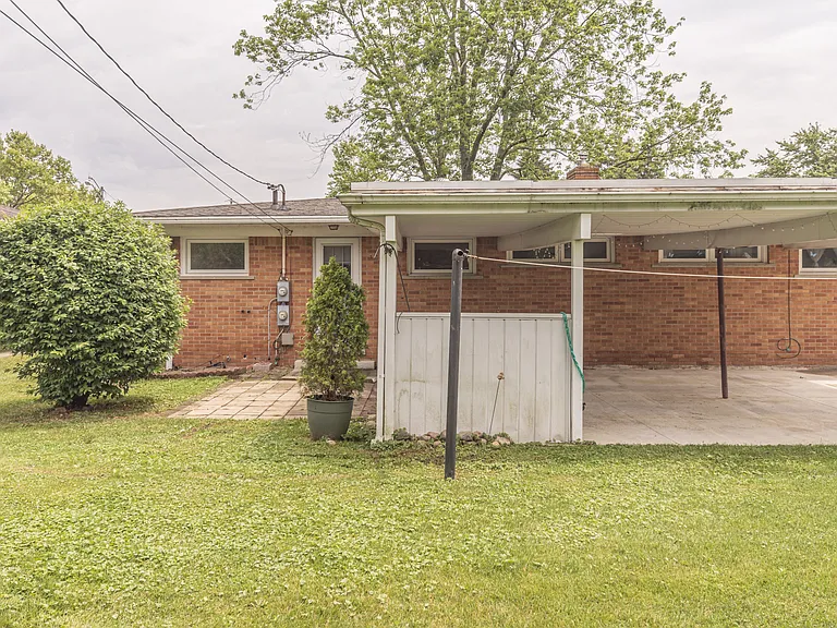 1630 Greenview Dr — Photo 15