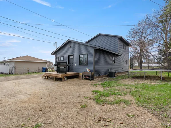 1009 2nd Ave NE, Staples, MN 56479