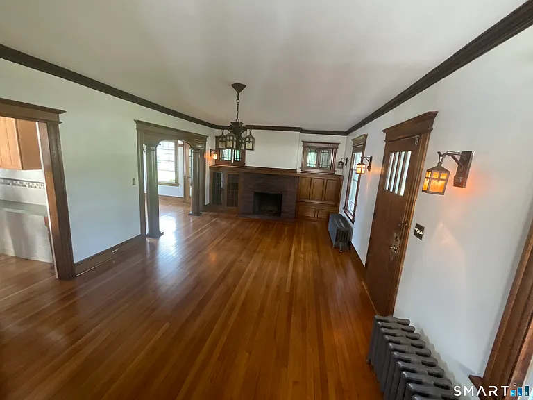 1127 W Broad St — Photo 8