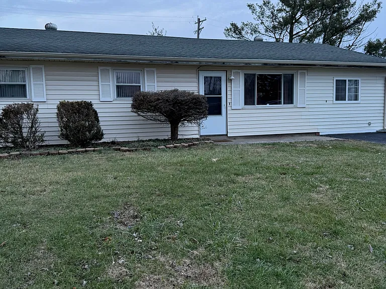 4126 W Belle Ave — Photo 1