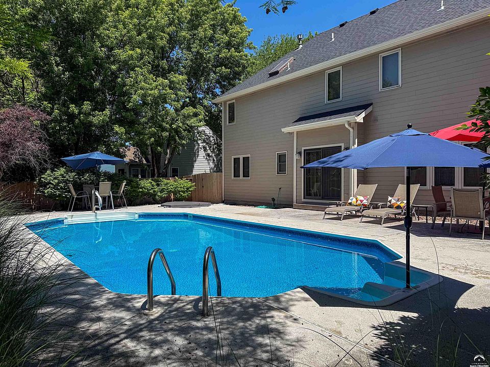 1st image of 413 Terri Ct