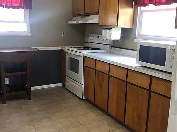 5th image of 410 Edinborough Dr