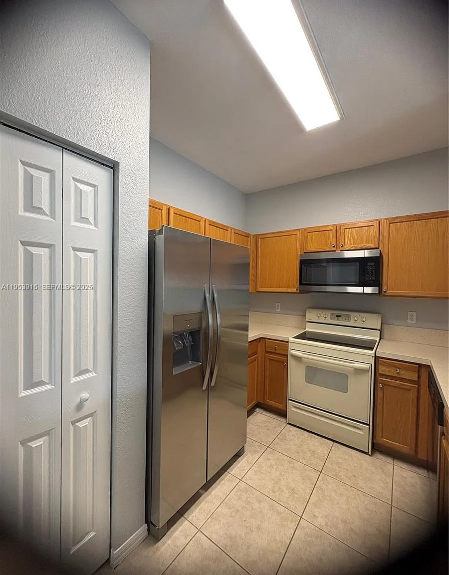 3 bed, 1150 sqft, $2,400 — Photo 1