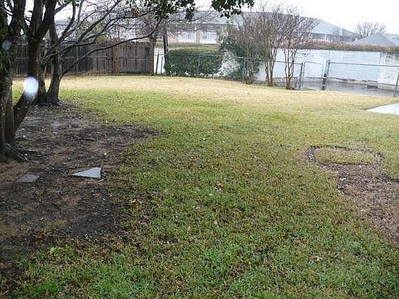 3rd image of 725 Pinehurst Dr