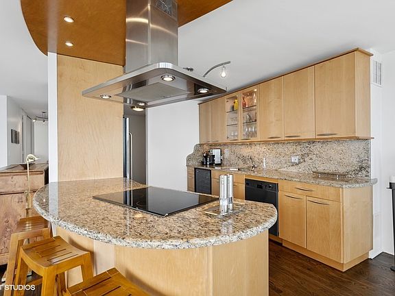 5th image of 505 N Lake Shore Dr APT 2707