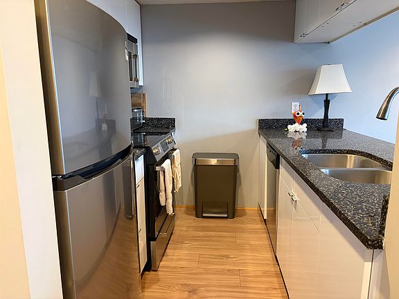 3rd image of 1060 Alberni St #510