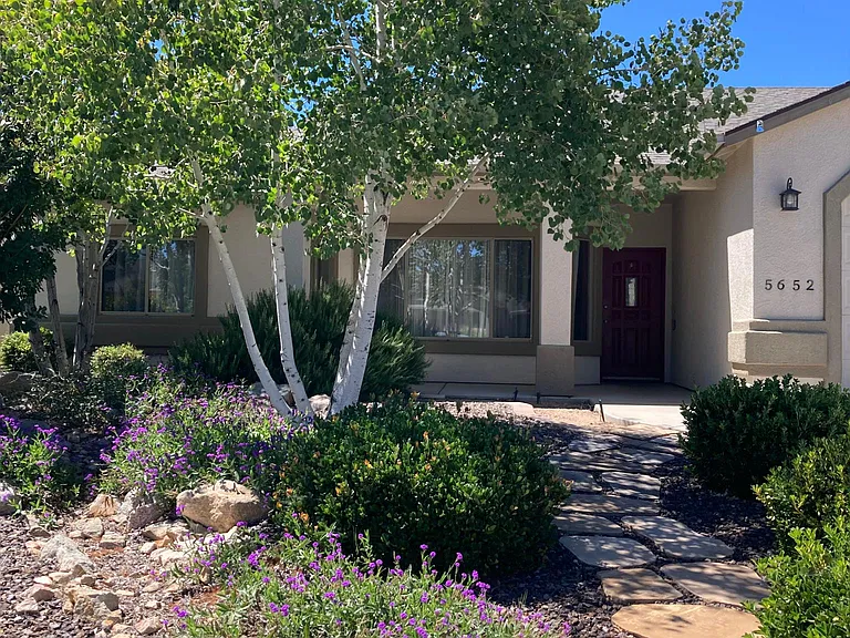 5652 N Bronco Ln — Photo 2