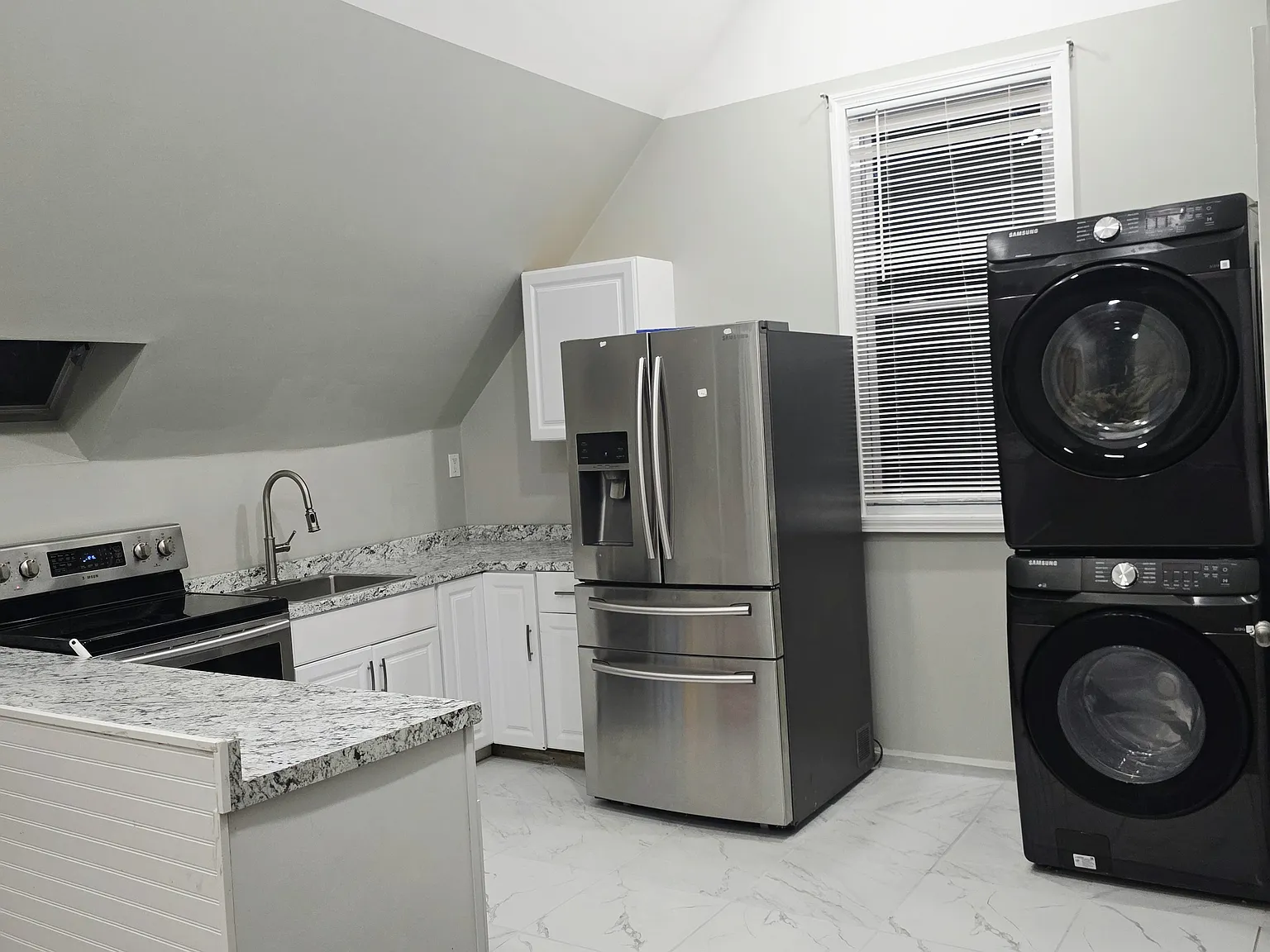 202 Woodlawn Ter — Photo 4