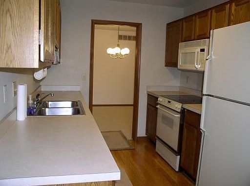 3rd image of 2059 Ashland Ave