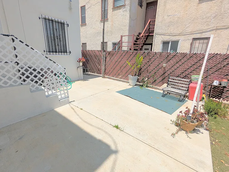 1152 Gordon St #3 — Photo 11