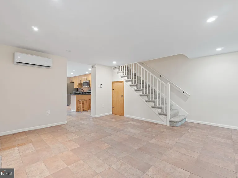 441 21st St NE #B — Photo 7