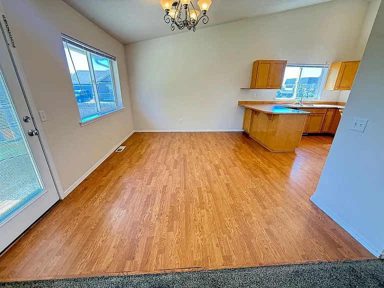 608 W 16th Ave — Photo 6