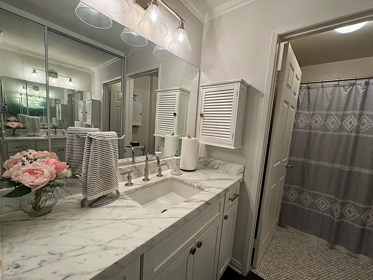 5530 Owensmouth Ave #206 — Photo 7