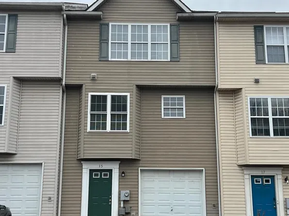 15 Mistala Ct, Inwood, WV 25428