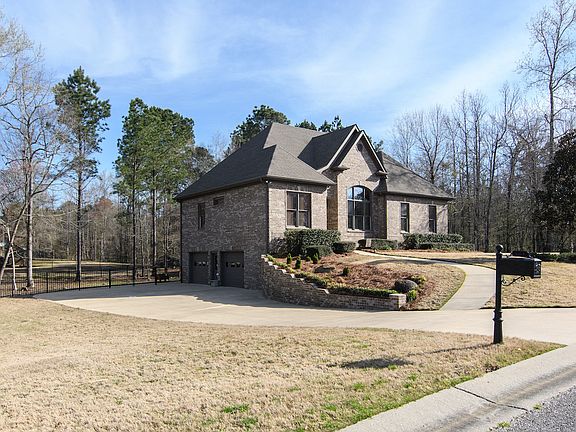 2nd image of 501 Lakeside Cir