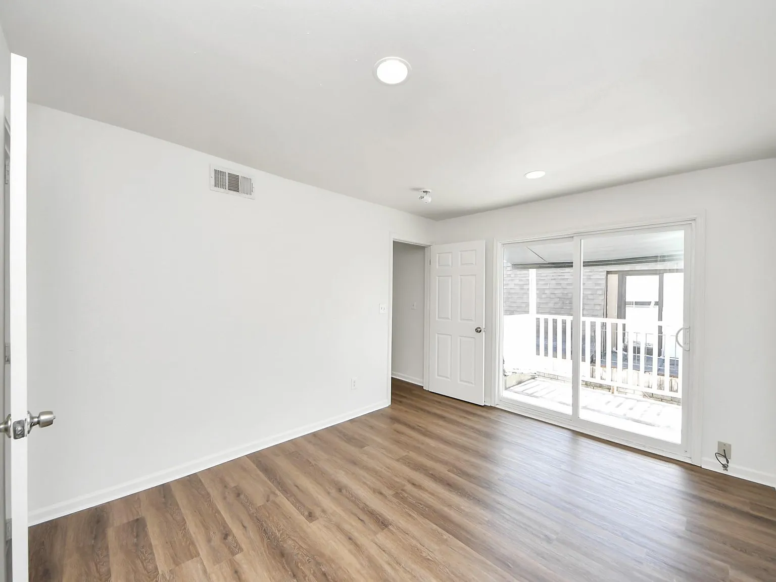 2 bed, 1.5 bath, 1124 sqft, $1,150 — Photo 4