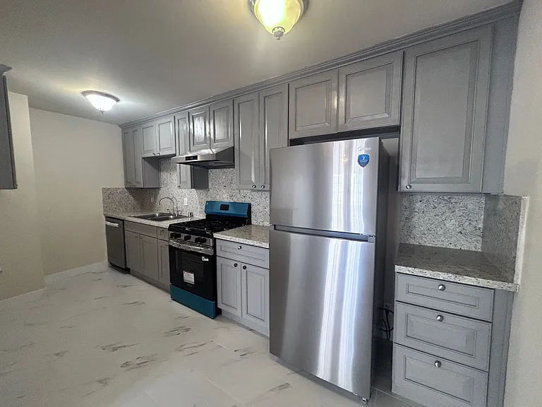 208 Talisman Dr — Photo 5