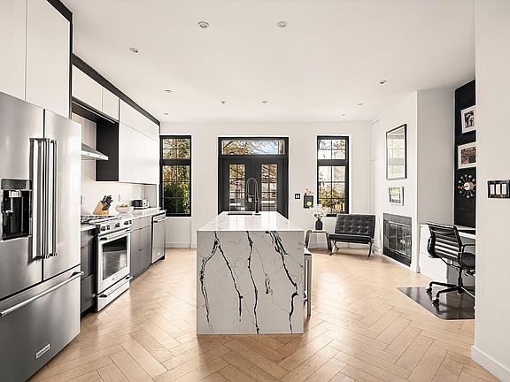 5th image of 1635 Hancock St