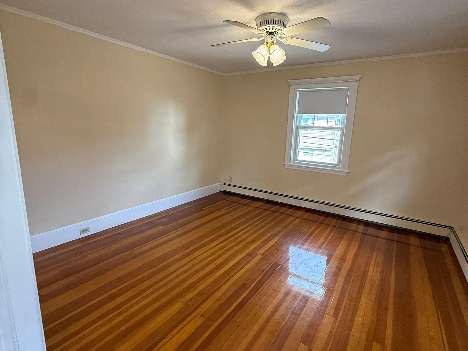 2 bed, 1000 sqft, $2,200 — Photo 3