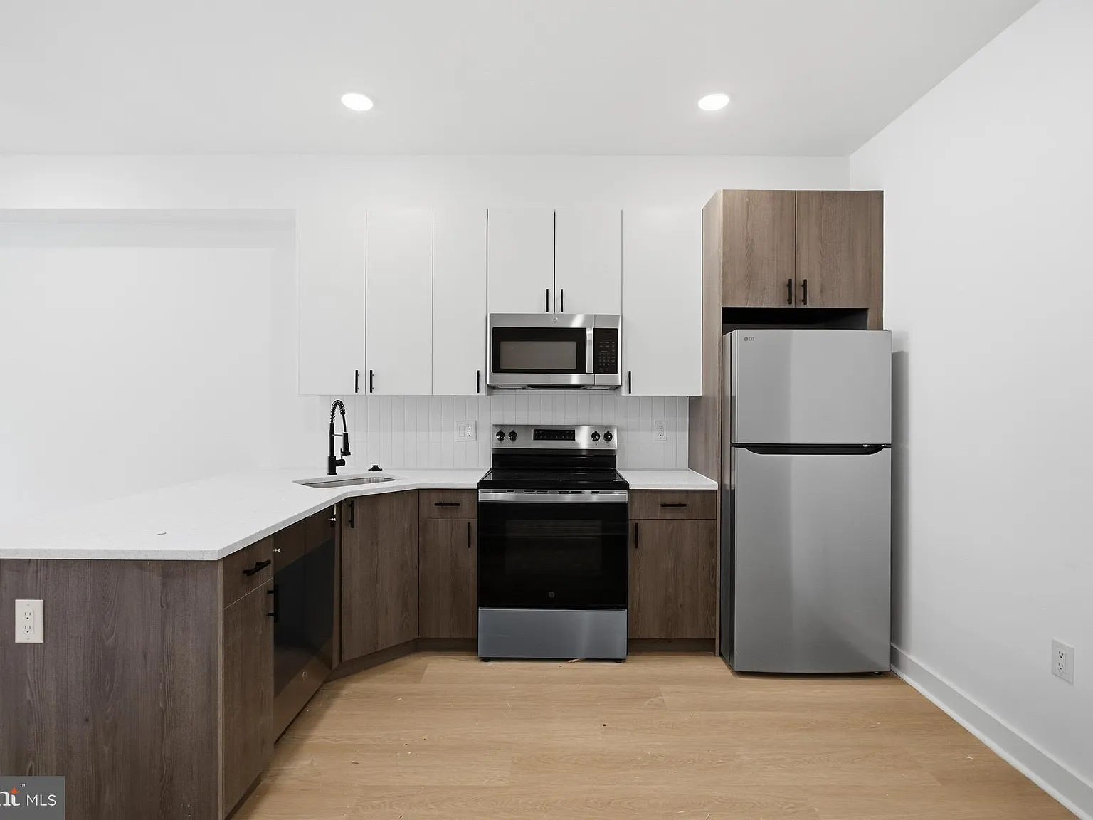 3 bed, $1,800 — Photo 4
