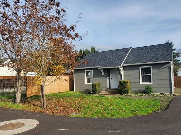 137 NE Flagg St, Roseburg, OR 97470