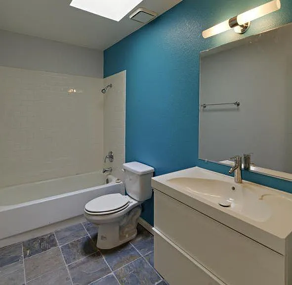 812 E Blacklidge Dr — Photo 5