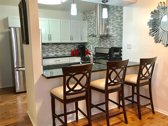 4th image of 816 Bloomfield Village Blvd APT B