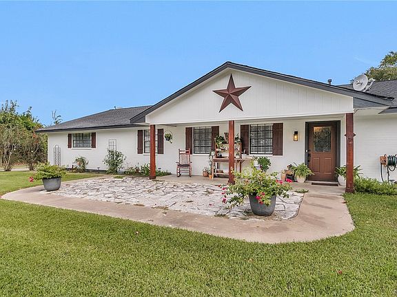 3rd image of 21251 Old River Rd