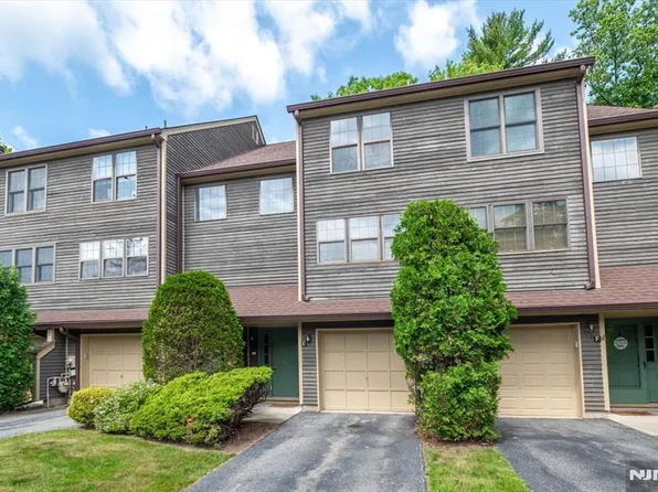 23 Foxboro Ln APT E, West Milford, NJ 07480