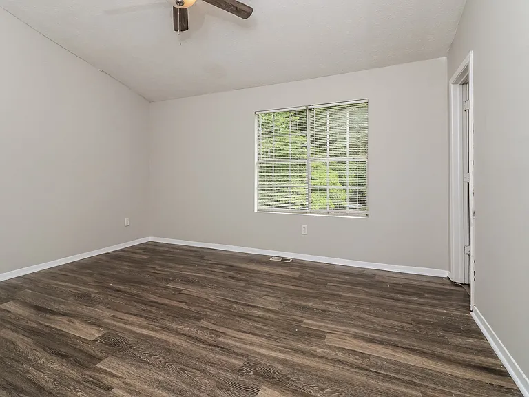 871 Highland Ter NE — Photo 4