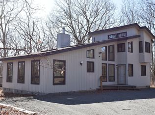 109 Cliff Dr, Lords Valley, PA 18428