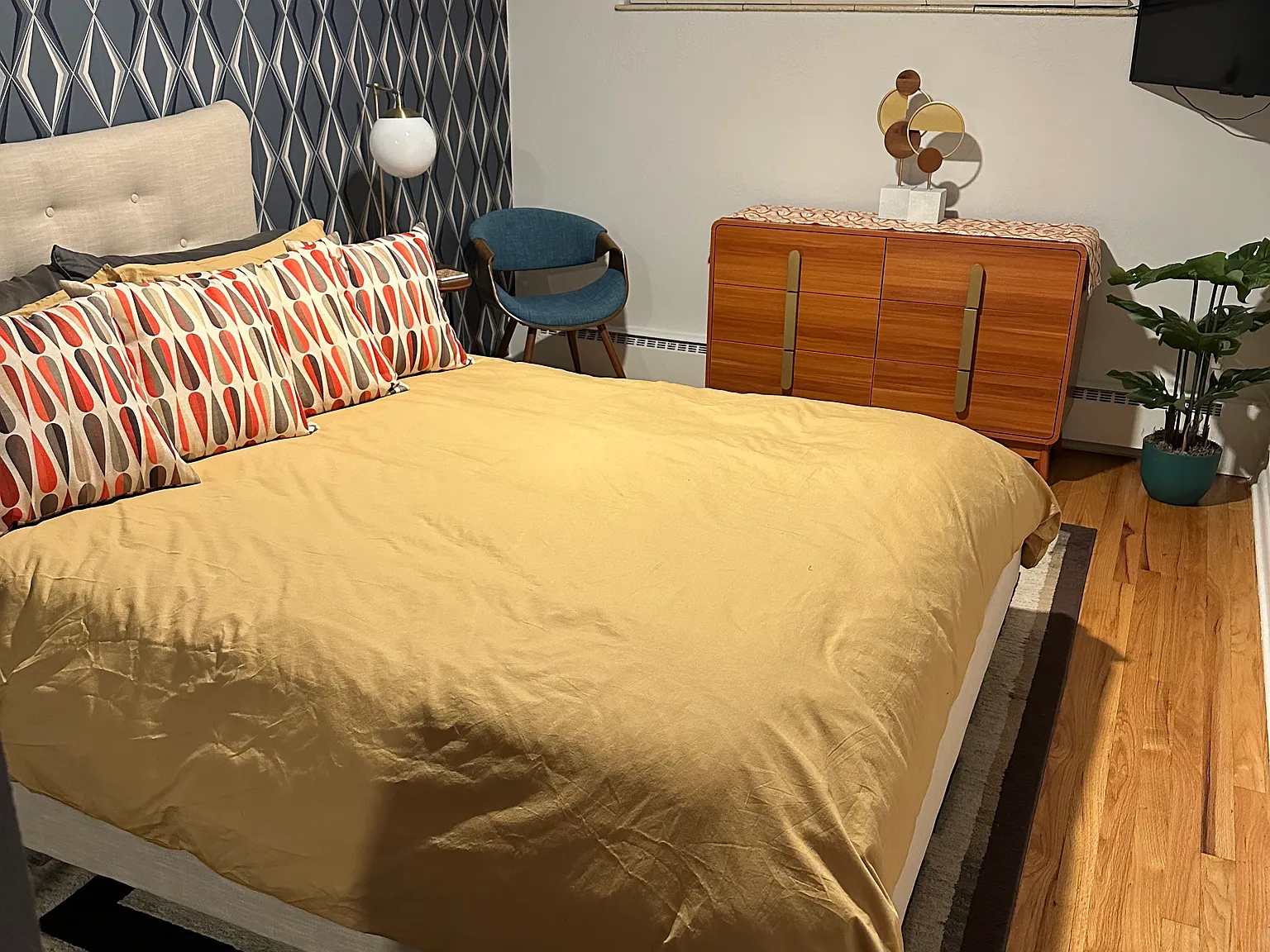 2 bed, 758 sqft, $2,400 — Photo 4