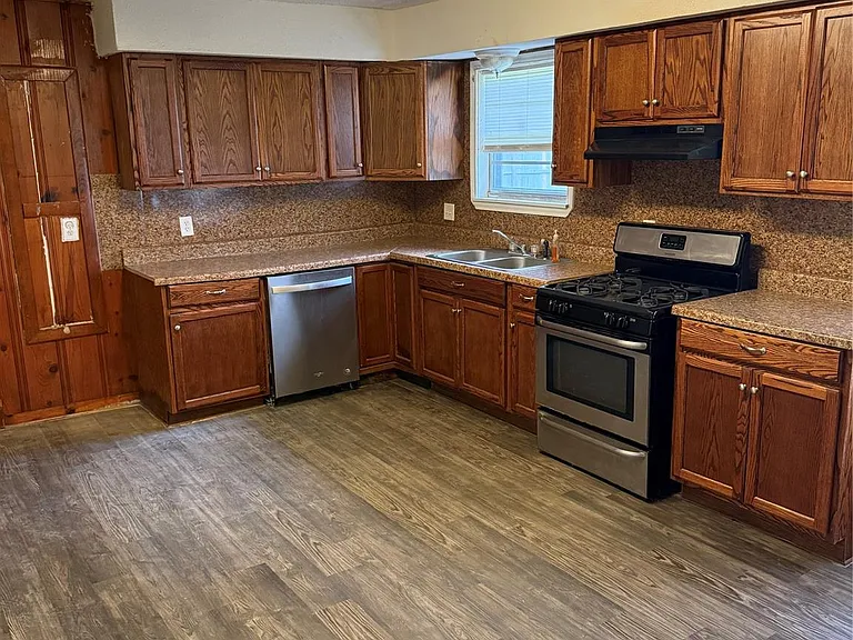 216 Schilling St — Photo 11