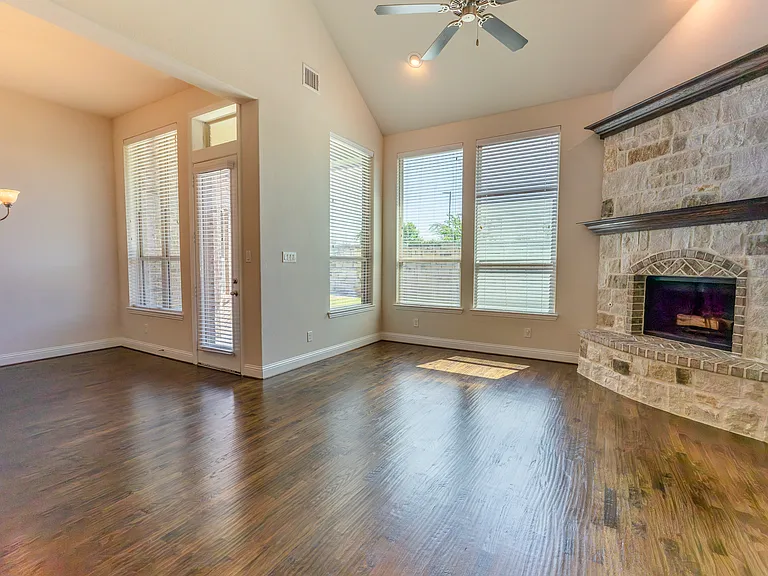 825 Warwick Blvd — Photo 48