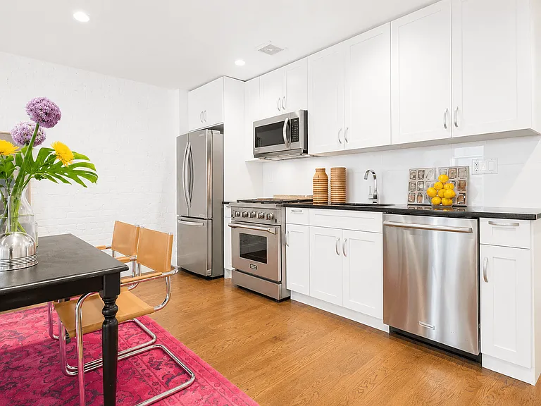 433 Bainbridge St #1 — Photo 2