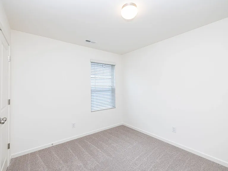 436 Kinnerton Pl — Photo 15