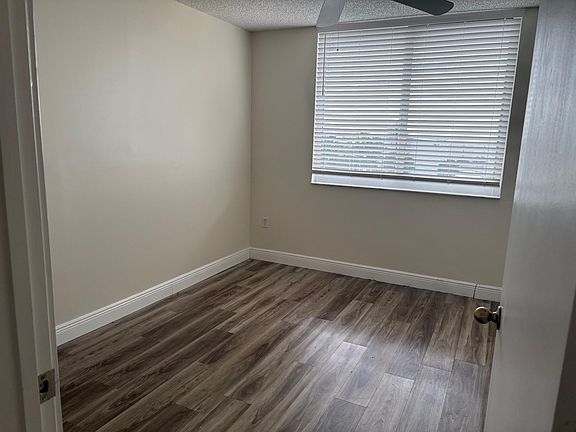 3rd image of 1000 Scotia Dr APT 504