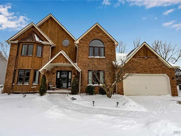 4 Summershade Ct, East Amherst, NY 14051