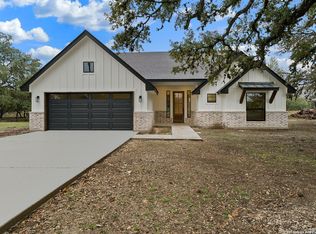 585 Deerwood Cir, Bandera, TX 78003