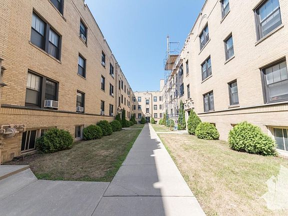 2nd image of 1940 W Wilson Ave #1O0