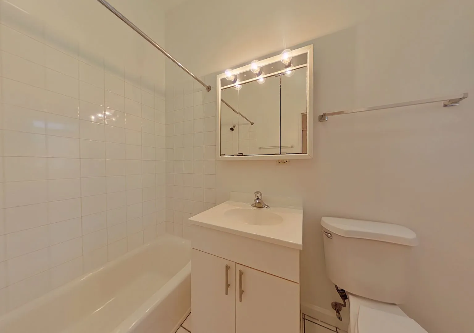 721-23 Briar — Photo 4