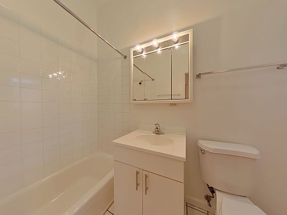 4th image of 721 W Briar Pl #723-2R