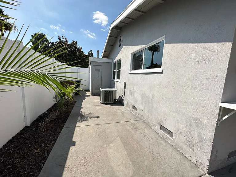1200 Wilson Ave — Photo 13